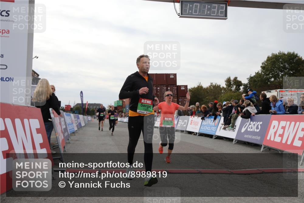 03.10.2025 - Köhlbrandbrückenlauf Yannick Fuchs http://msf.ph/oto/8989819 03.10.2025 16:01:31 Ziel 7144, 7266, 7320, 7342, 8800, 8807, 8990, 9129 meine-sportfotos.de