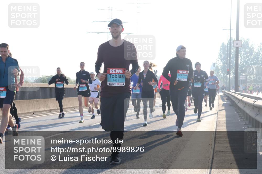 03.10.2025 - Köhlbrandbrückenlauf Luisa Fischer http://msf.ph/oto/8989826 03.10.2025 10:13:15 Position 3 5, 1421, 1133, 1 meine-sportfotos.de