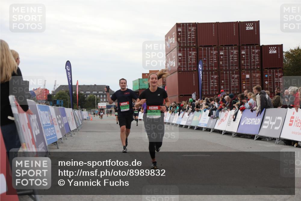 03.10.2025 - Köhlbrandbrückenlauf Yannick Fuchs http://msf.ph/oto/8989832 03.10.2025 16:01:32 Ziel 7144, 7266, 7320, 8800, 8807, 8990 meine-sportfotos.de