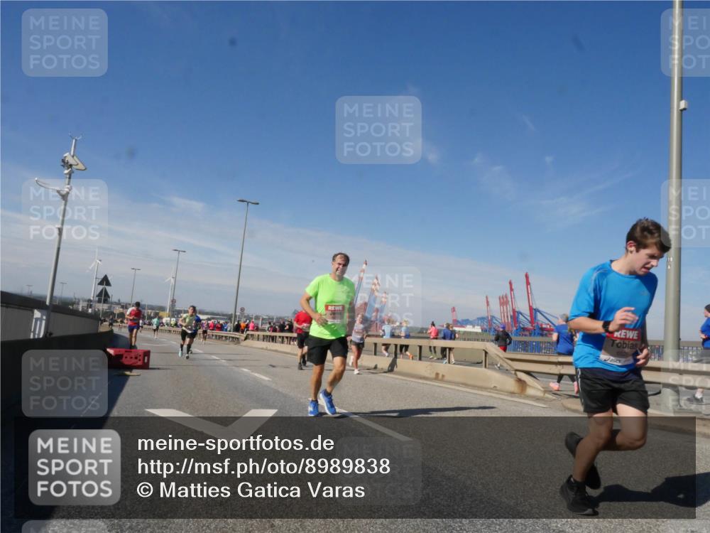 03.10.2025 - Köhlbrandbrückenlauf Matties Gatica Varas http://msf.ph/oto/8989838 03.10.2025 12:38:16 Position 2  meine-sportfotos.de