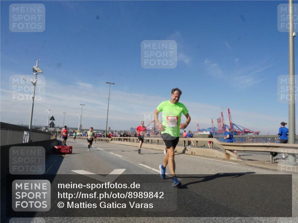 03.10.2025 - Köhlbrandbrückenlauf Matties Gatica Varas http://msf.ph/oto/8989842 03.10.2025 12:38:16 Position 2  meine-sportfotos.de