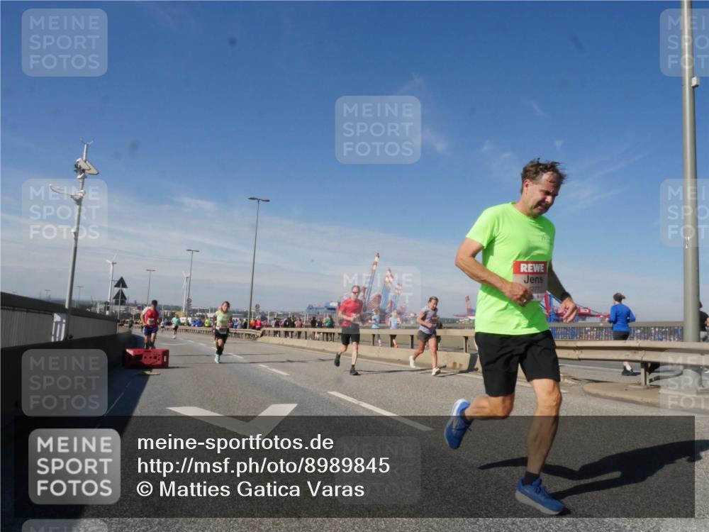 03.10.2025 - Köhlbrandbrückenlauf Matties Gatica Varas http://msf.ph/oto/8989845 03.10.2025 12:38:17 Position 2 4277 meine-sportfotos.de