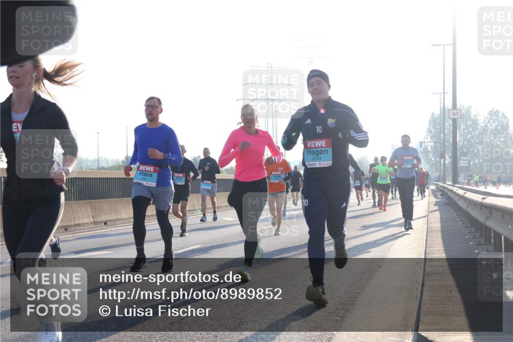 03.10.2025 - Köhlbrandbrückenlauf Luisa Fischer http://msf.ph/oto/8989852 03.10.2025 10:13:18 Position 3 10, 3243, 2801, 1 meine-sportfotos.de