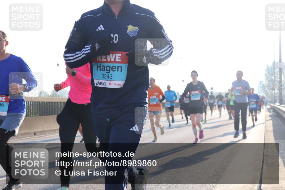 03.10.2025 - Köhlbrandbrückenlauf Luisa Fischer http://msf.ph/oto/8989860 03.10.2025 10:13:19 Position 3 1961, 10, 3243 meine-sportfotos.de