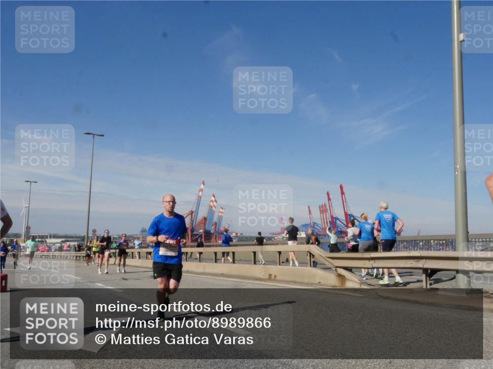 03.10.2025 - Köhlbrandbrückenlauf Matties Gatica Varas http://msf.ph/oto/8989866 03.10.2025 12:38:21 Position 2 118 meine-sportfotos.de