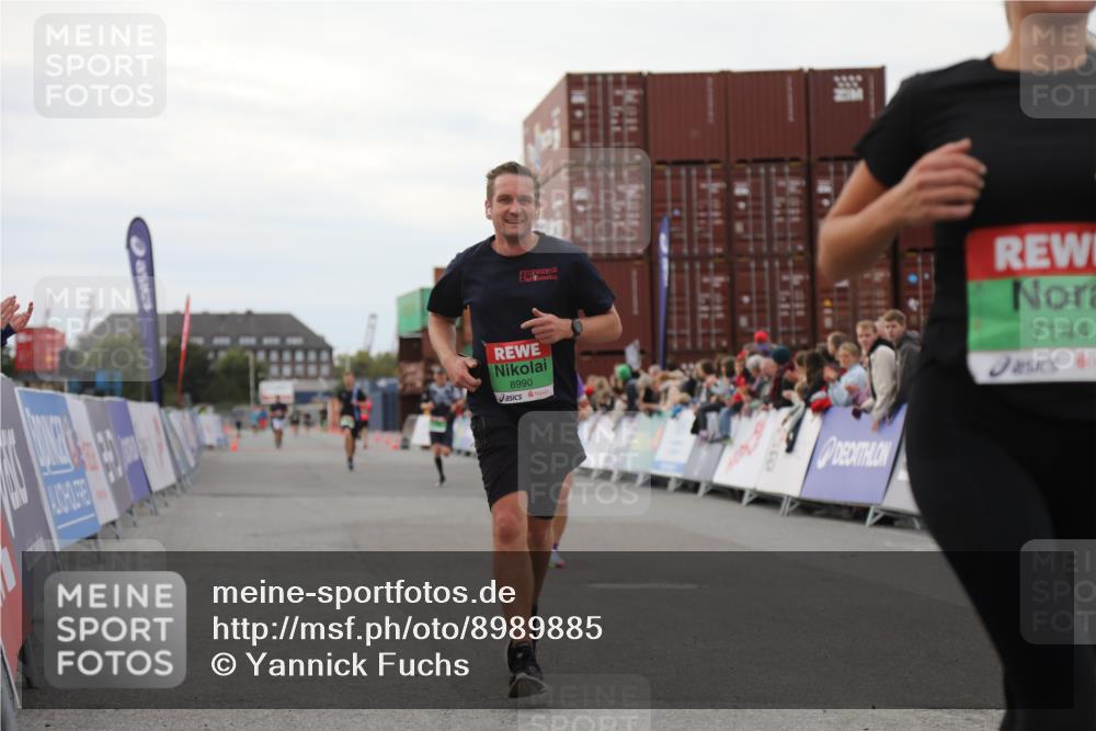 03.10.2025 - Köhlbrandbrückenlauf Yannick Fuchs http://msf.ph/oto/8989885 03.10.2025 16:01:34 Ziel 7144, 7266, 7320, 7805, 8800, 8990 meine-sportfotos.de