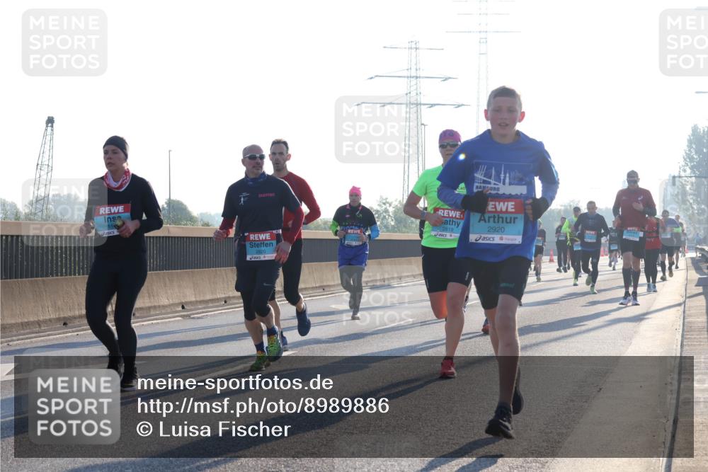 03.10.2025 - Köhlbrandbrückenlauf Luisa Fischer http://msf.ph/oto/8989886 03.10.2025 10:13:23 Position 3 11, 2820, 2819, 2920 meine-sportfotos.de