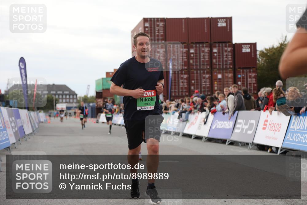 03.10.2025 - Köhlbrandbrückenlauf Yannick Fuchs http://msf.ph/oto/8989889 03.10.2025 16:01:34 Ziel 7144, 7266, 7320, 7805, 8800, 8990 meine-sportfotos.de