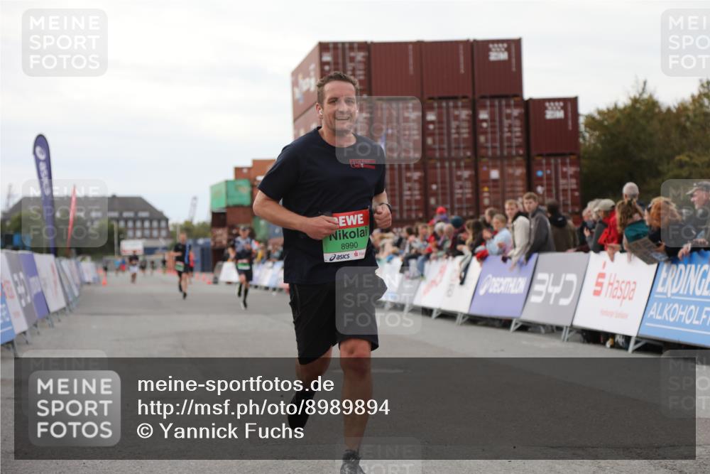 03.10.2025 - Köhlbrandbrückenlauf Yannick Fuchs http://msf.ph/oto/8989894 03.10.2025 16:01:35 Ziel 7144, 7805, 8800, 8990, 9453 meine-sportfotos.de