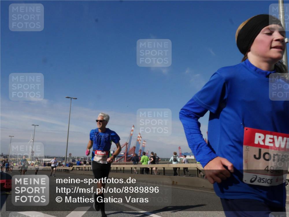 03.10.2025 - Köhlbrandbrückenlauf Matties Gatica Varas http://msf.ph/oto/8989896 03.10.2025 12:38:29 Position 2 4946 meine-sportfotos.de