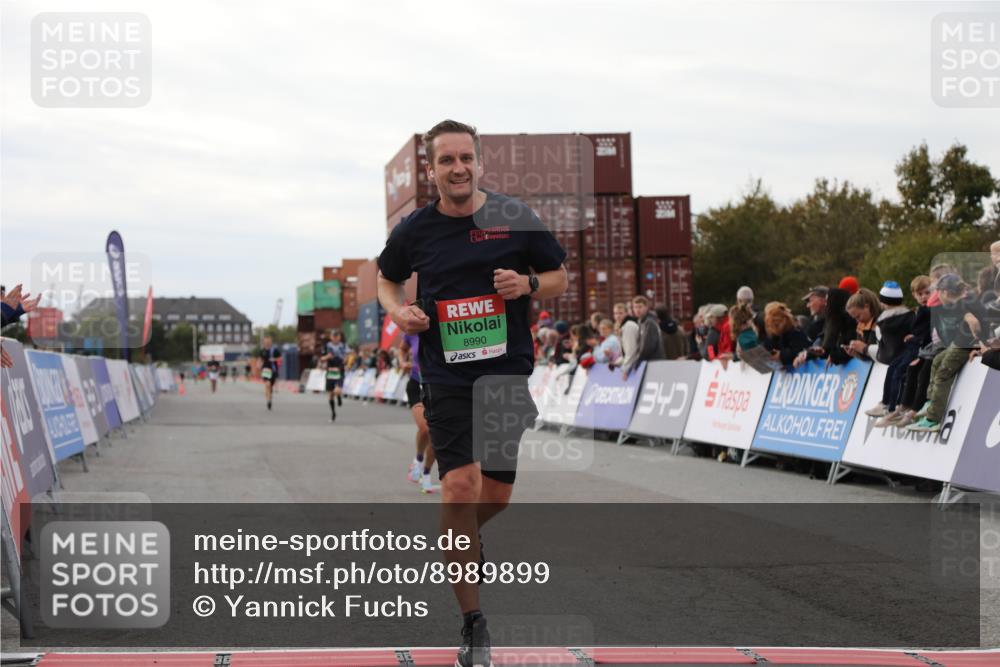 03.10.2025 - Köhlbrandbrückenlauf Yannick Fuchs http://msf.ph/oto/8989899 03.10.2025 16:01:35 Ziel 7144, 7805, 8800, 8990, 9453 meine-sportfotos.de