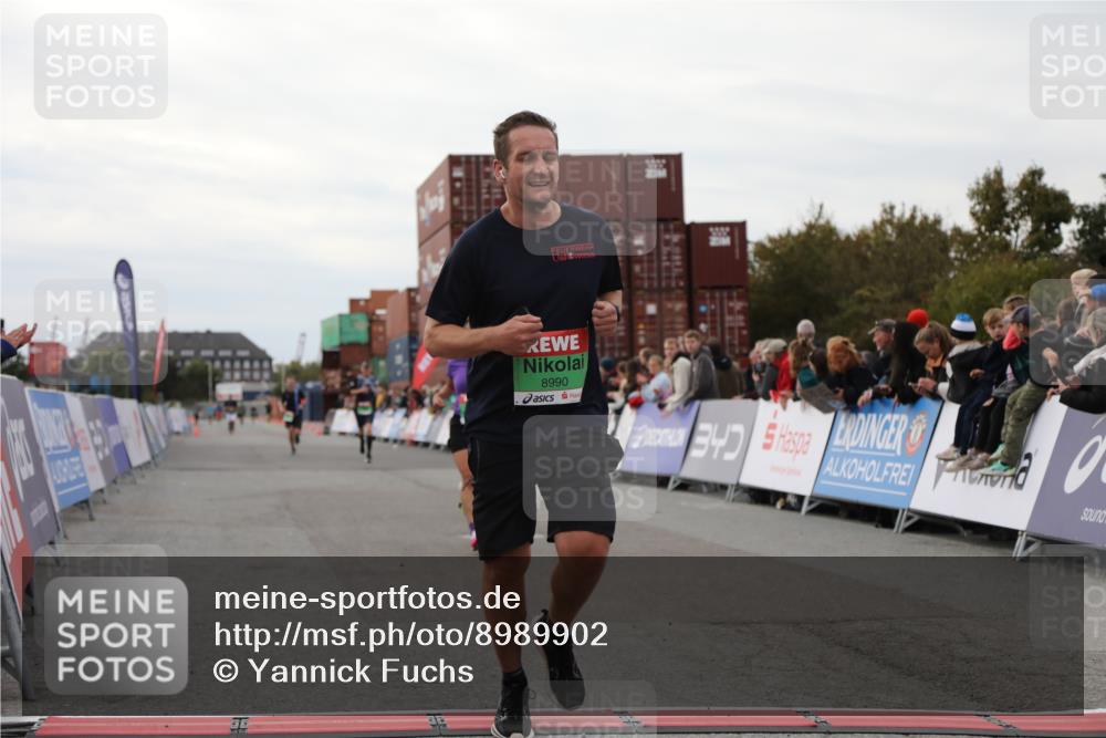 03.10.2025 - Köhlbrandbrückenlauf Yannick Fuchs http://msf.ph/oto/8989902 03.10.2025 16:01:35 Ziel 7144, 7805, 8800, 8990, 9453 meine-sportfotos.de