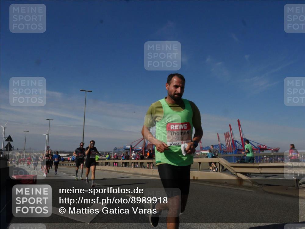 03.10.2025 - Köhlbrandbrückenlauf Matties Gatica Varas http://msf.ph/oto/8989918 03.10.2025 12:38:38 Position 2 6235 meine-sportfotos.de