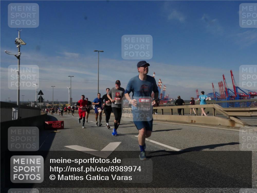 03.10.2025 - Köhlbrandbrückenlauf Matties Gatica Varas http://msf.ph/oto/8989974 03.10.2025 12:38:48 Position 2  meine-sportfotos.de