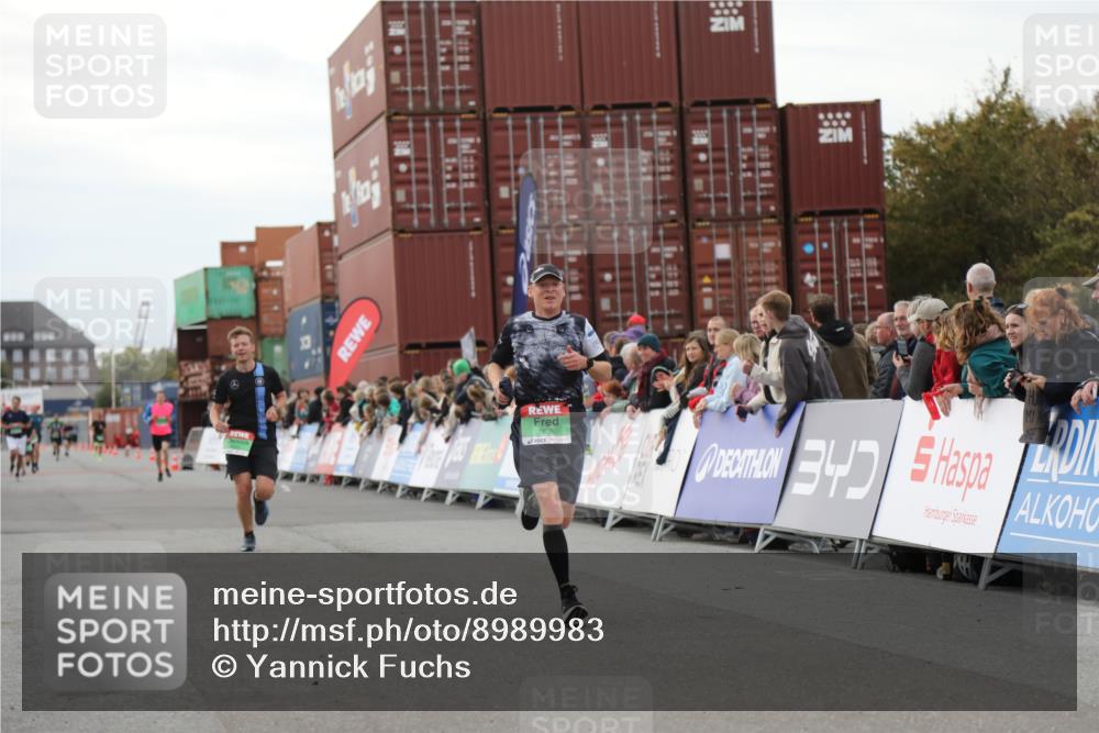 03.10.2025 - Köhlbrandbrückenlauf Yannick Fuchs http://msf.ph/oto/8989983 03.10.2025 16:01:39 Ziel 7805, 8800, 8990, 9453 meine-sportfotos.de