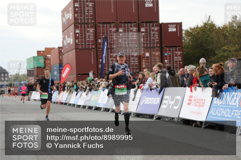 03.10.2025 - Köhlbrandbrückenlauf Yannick Fuchs http://msf.ph/oto/8989995 03.10.2025 16:01:39 Ziel 7805, 8800, 8990, 9453 meine-sportfotos.de