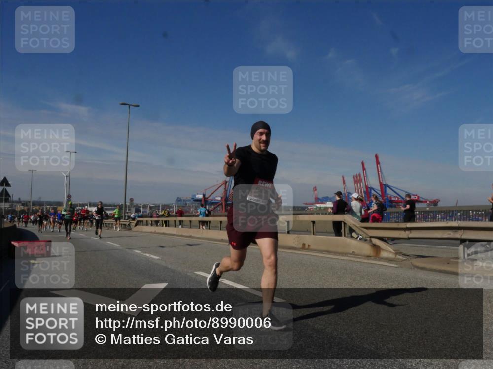 03.10.2025 - Köhlbrandbrückenlauf Matties Gatica Varas http://msf.ph/oto/8990006 03.10.2025 12:38:52 Position 2  meine-sportfotos.de