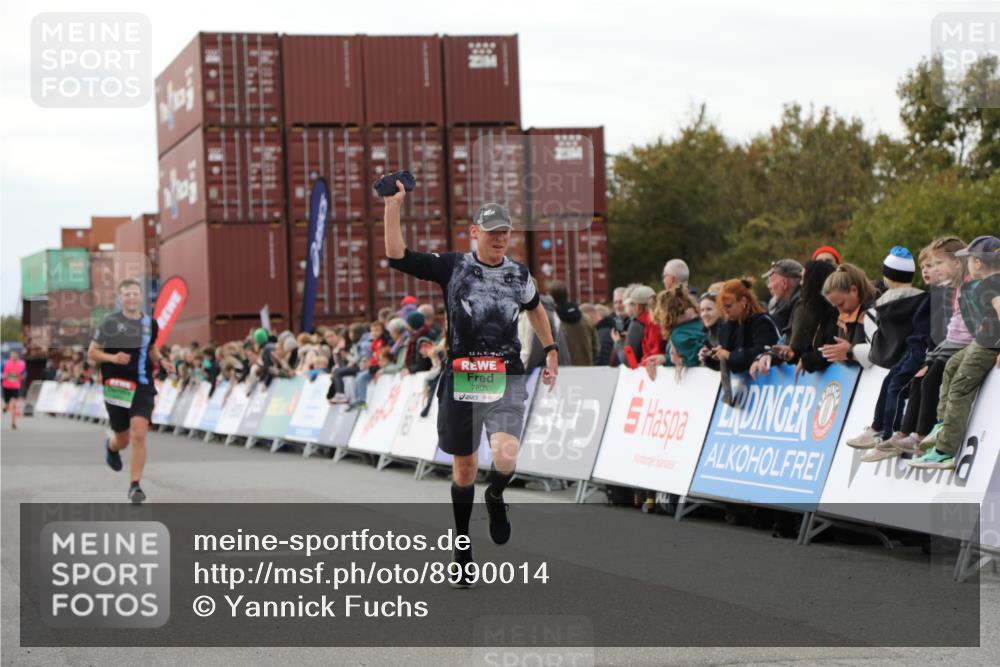 03.10.2025 - Köhlbrandbrückenlauf Yannick Fuchs http://msf.ph/oto/8990014 03.10.2025 16:01:40 Ziel 7805, 8800, 9453 meine-sportfotos.de