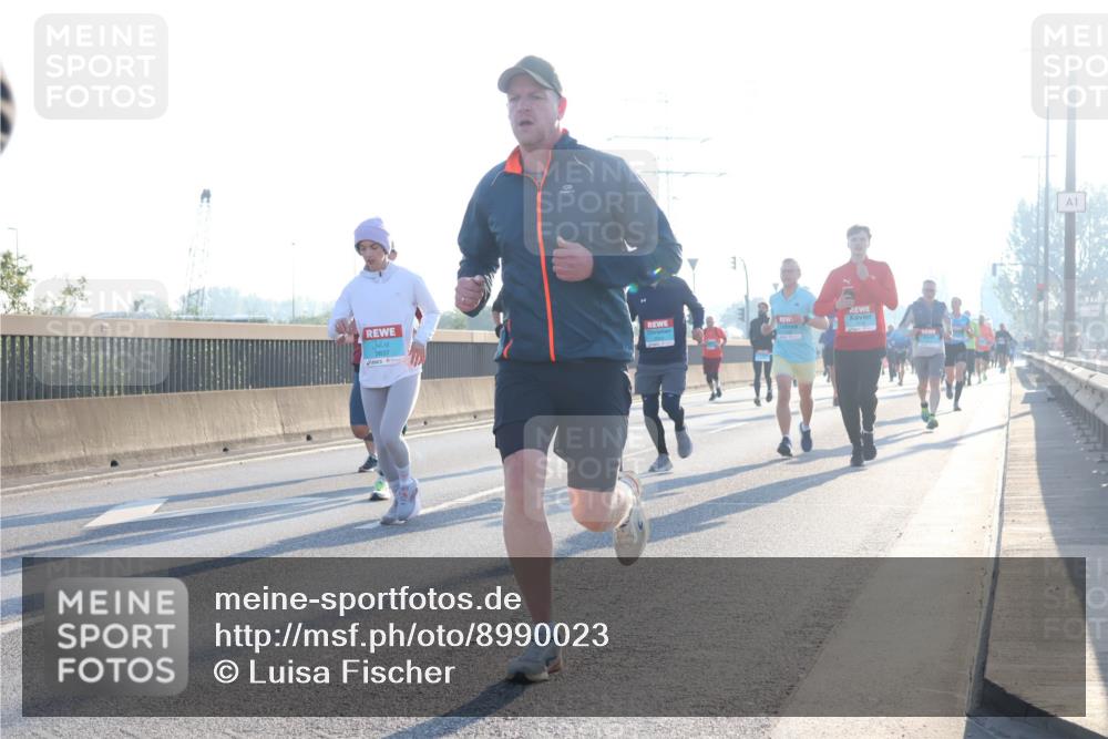 03.10.2025 - Köhlbrandbrückenlauf Luisa Fischer http://msf.ph/oto/8990023 03.10.2025 10:13:39 Position 3 1 meine-sportfotos.de