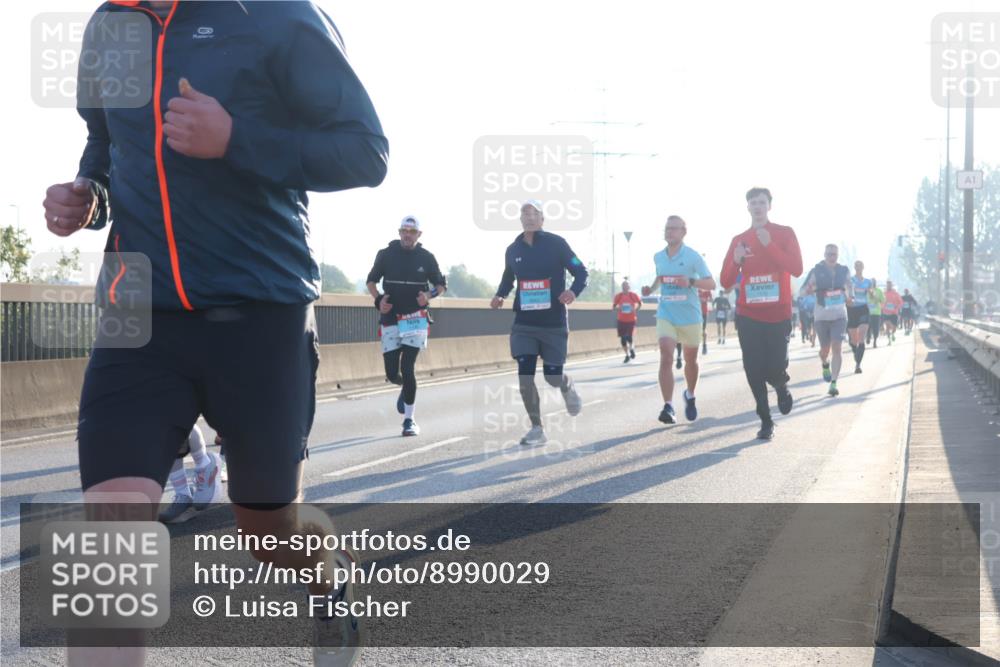 03.10.2025 - Köhlbrandbrückenlauf Luisa Fischer http://msf.ph/oto/8990029 03.10.2025 10:13:40 Position 3 1 meine-sportfotos.de