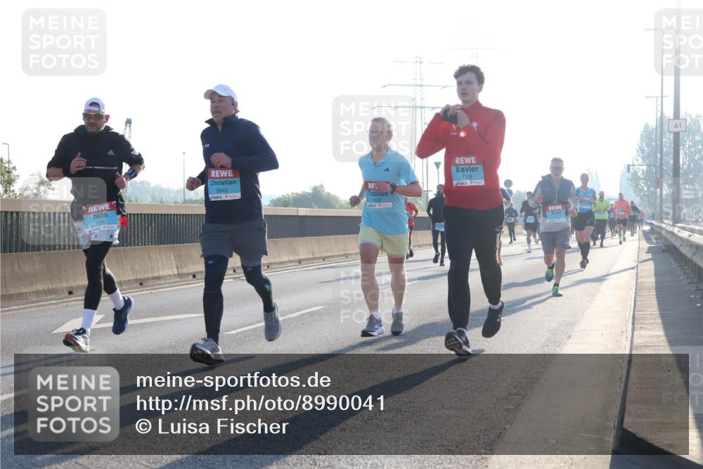 03.10.2025 - Köhlbrandbrückenlauf Luisa Fischer http://msf.ph/oto/8990041 03.10.2025 10:13:41 Position 3 1130, 2843, 1639, 1118, 1 meine-sportfotos.de