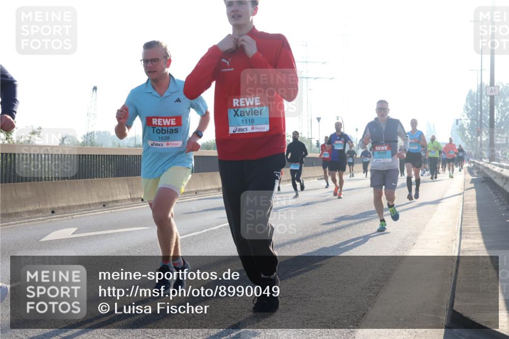 03.10.2025 - Köhlbrandbrückenlauf Luisa Fischer http://msf.ph/oto/8990049 03.10.2025 10:13:42 Position 3 1639, 1118, 1617, 1 meine-sportfotos.de