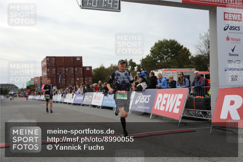 03.10.2025 - Köhlbrandbrückenlauf Yannick Fuchs http://msf.ph/oto/8990055 03.10.2025 16:01:41 Ziel 7805, 8800, 9453 meine-sportfotos.de