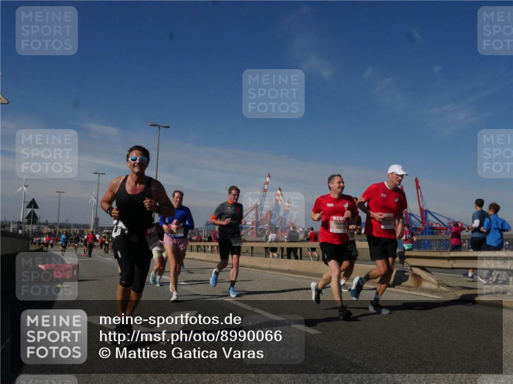 03.10.2025 - Köhlbrandbrückenlauf Matties Gatica Varas http://msf.ph/oto/8990066 03.10.2025 12:39:04 Position 2 6081 meine-sportfotos.de