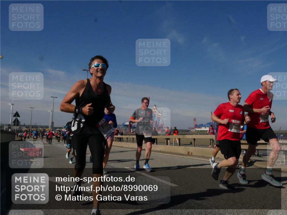 03.10.2025 - Köhlbrandbrückenlauf Matties Gatica Varas http://msf.ph/oto/8990069 03.10.2025 12:39:04 Position 2 421 meine-sportfotos.de