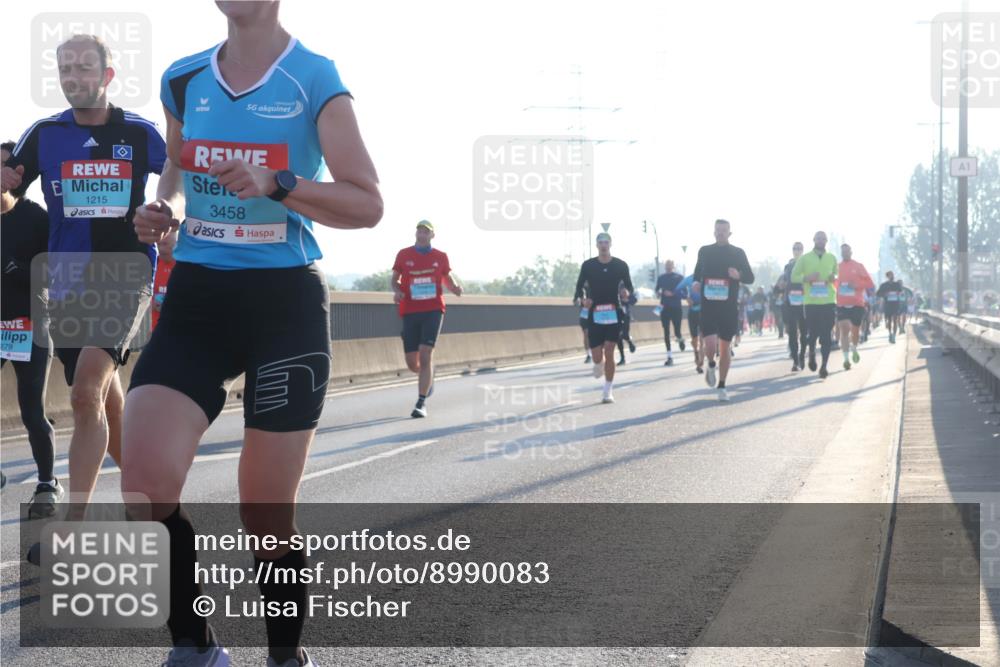 03.10.2025 - Köhlbrandbrückenlauf Luisa Fischer http://msf.ph/oto/8990083 03.10.2025 10:13:46 Position 3 279, 1215, 3458, 1 meine-sportfotos.de