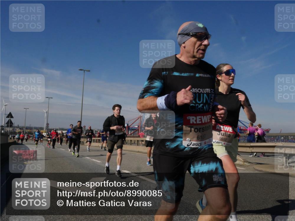 03.10.2025 - Köhlbrandbrückenlauf Matties Gatica Varas http://msf.ph/oto/8990085 03.10.2025 12:39:07 Position 2 6187, 6612 meine-sportfotos.de