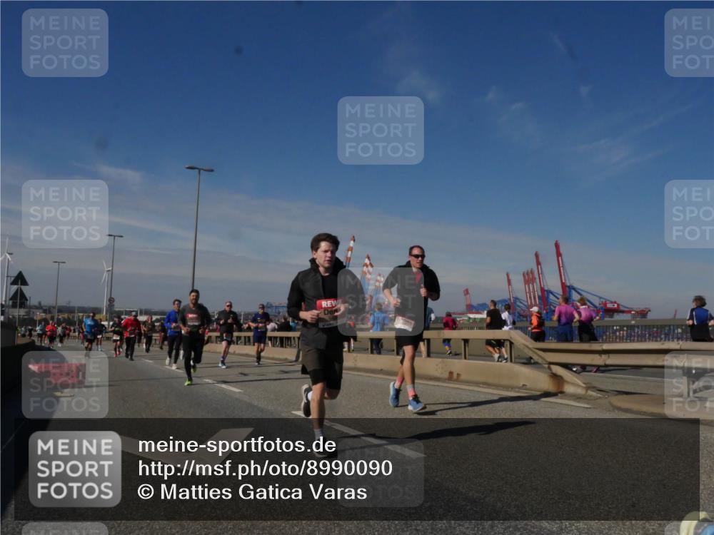 03.10.2025 - Köhlbrandbrückenlauf Matties Gatica Varas http://msf.ph/oto/8990090 03.10.2025 12:39:07 Position 2 143 meine-sportfotos.de