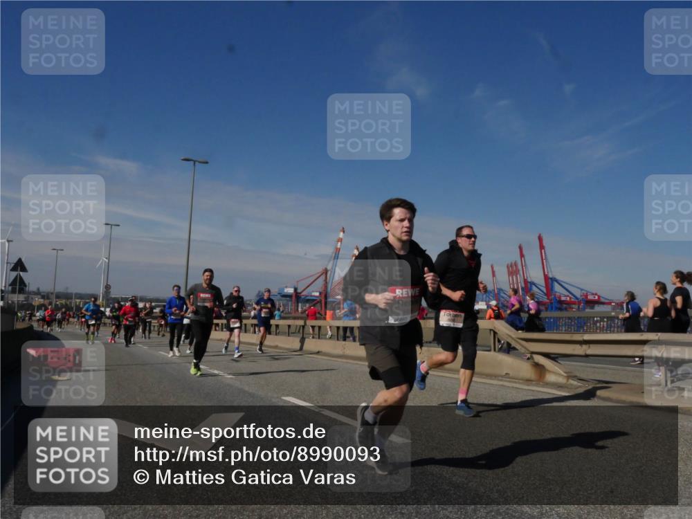 03.10.2025 - Köhlbrandbrückenlauf Matties Gatica Varas http://msf.ph/oto/8990093 03.10.2025 12:39:08 Position 2  meine-sportfotos.de
