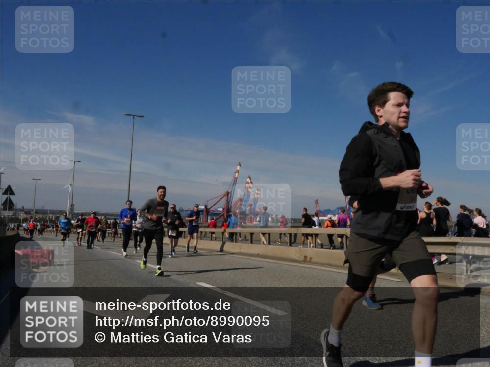 03.10.2025 - Köhlbrandbrückenlauf Matties Gatica Varas http://msf.ph/oto/8990095 03.10.2025 12:39:08 Position 2  meine-sportfotos.de