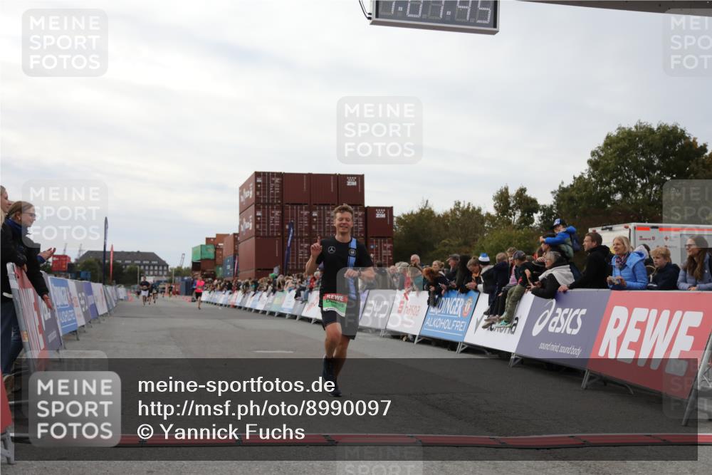 03.10.2025 - Köhlbrandbrückenlauf Yannick Fuchs http://msf.ph/oto/8990097 03.10.2025 16:01:43 Ziel 7805, 9453 meine-sportfotos.de