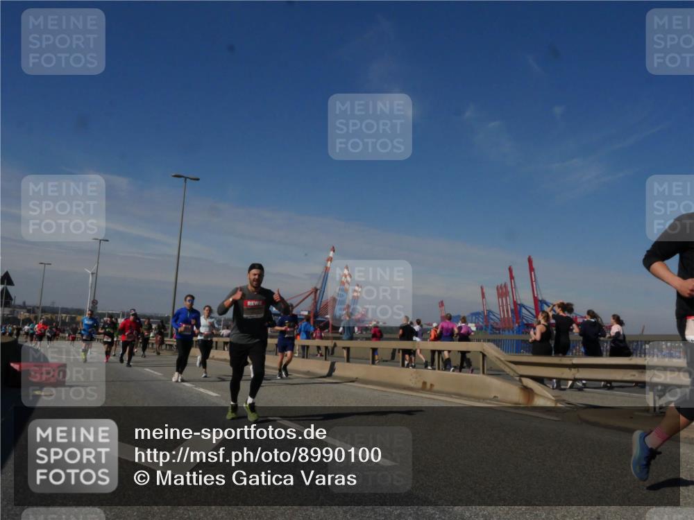 03.10.2025 - Köhlbrandbrückenlauf Matties Gatica Varas http://msf.ph/oto/8990100 03.10.2025 12:39:09 Position 2  meine-sportfotos.de