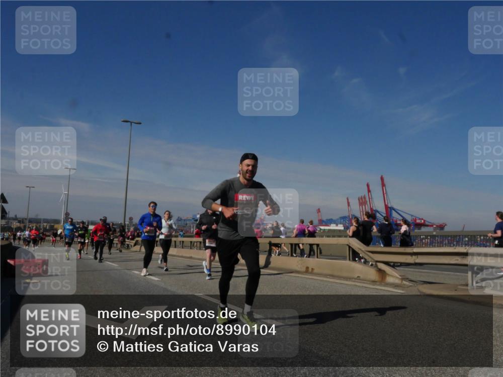 03.10.2025 - Köhlbrandbrückenlauf Matties Gatica Varas http://msf.ph/oto/8990104 03.10.2025 12:39:10 Position 2  meine-sportfotos.de