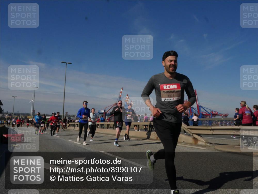 03.10.2025 - Köhlbrandbrückenlauf Matties Gatica Varas http://msf.ph/oto/8990107 03.10.2025 12:39:10 Position 2 4172, 2125 meine-sportfotos.de