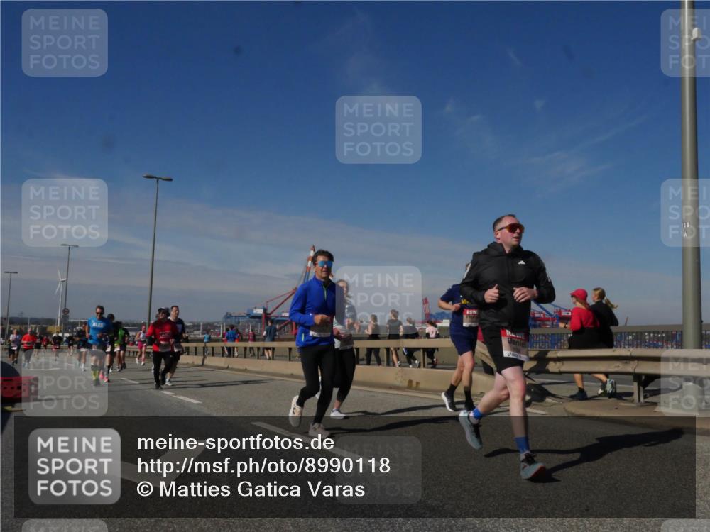 03.10.2025 - Köhlbrandbrückenlauf Matties Gatica Varas http://msf.ph/oto/8990118 03.10.2025 12:39:12 Position 2 118 meine-sportfotos.de