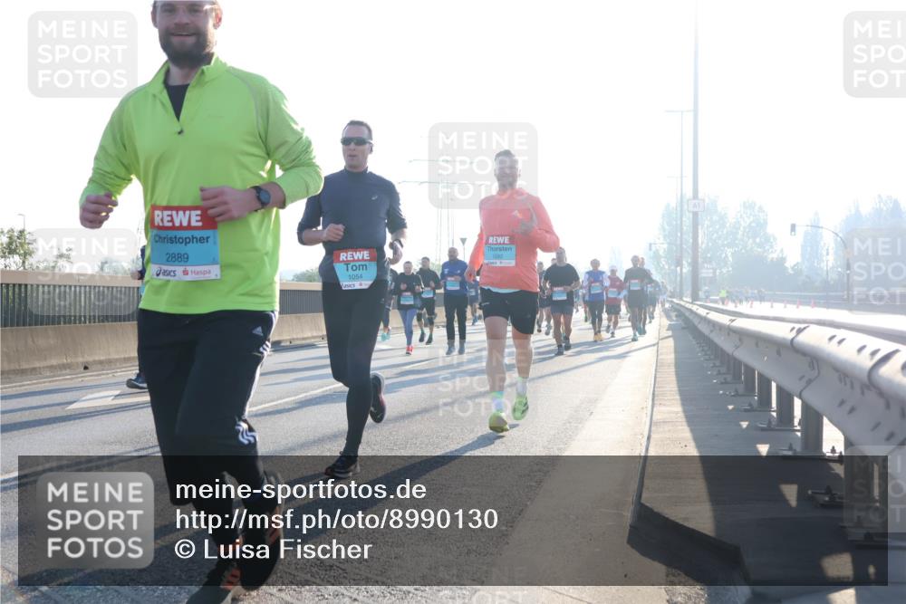 03.10.2025 - Köhlbrandbrückenlauf Luisa Fischer http://msf.ph/oto/8990130 03.10.2025 10:13:52 Position 3 2889, 1054, 1292 meine-sportfotos.de