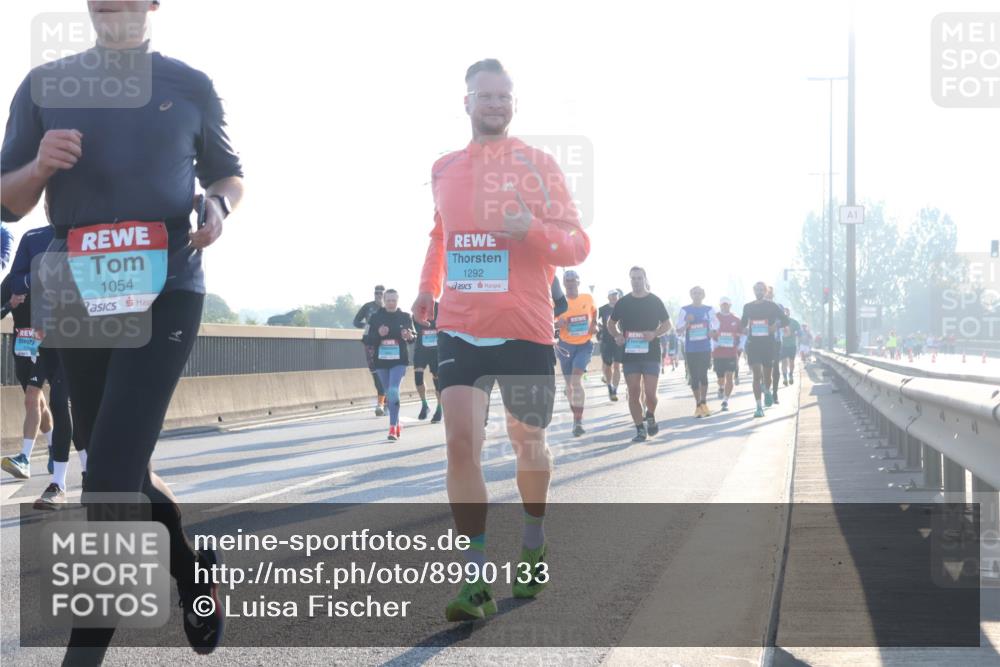 03.10.2025 - Köhlbrandbrückenlauf Luisa Fischer http://msf.ph/oto/8990133 03.10.2025 10:13:52 Position 3 1054, 1292, 1 meine-sportfotos.de