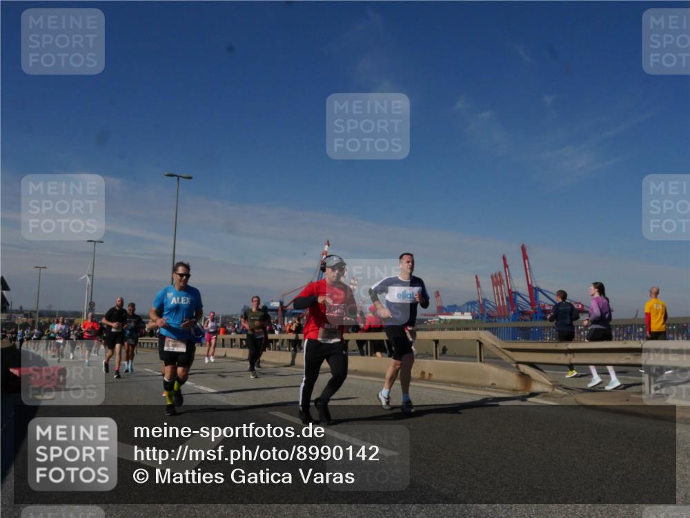 03.10.2025 - Köhlbrandbrückenlauf Matties Gatica Varas http://msf.ph/oto/8990142 03.10.2025 12:39:15 Position 2  meine-sportfotos.de