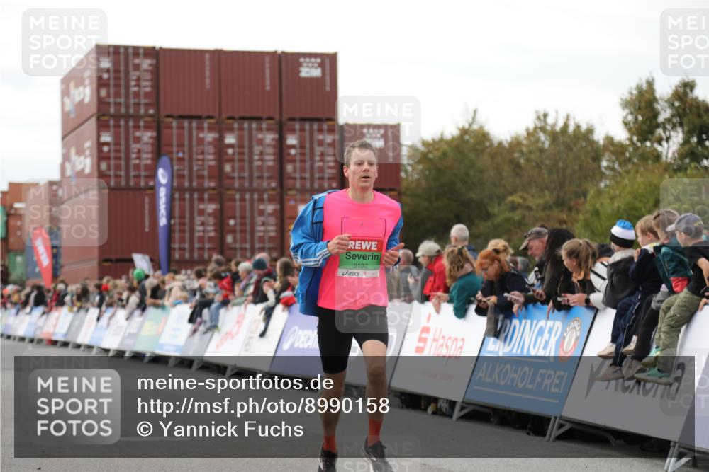 03.10.2025 - Köhlbrandbrückenlauf Yannick Fuchs http://msf.ph/oto/8990158 03.10.2025 16:01:52 Ziel 7204, 9145, 9192, 9324 meine-sportfotos.de