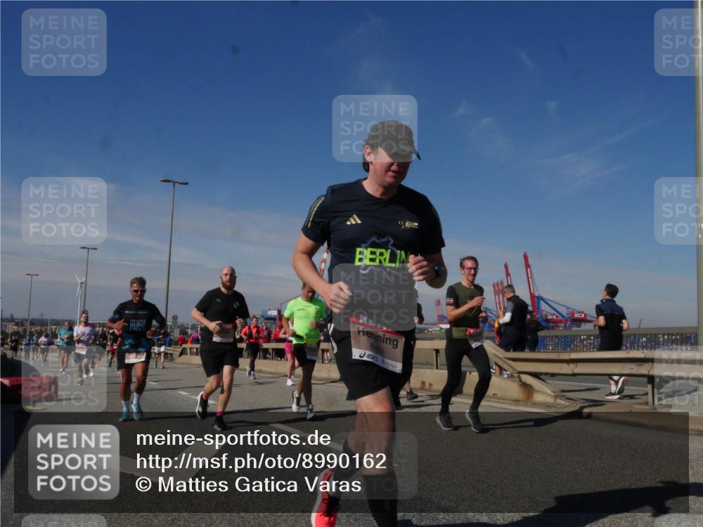 03.10.2025 - Köhlbrandbrückenlauf Matties Gatica Varas http://msf.ph/oto/8990162 03.10.2025 12:39:18 Position 2 6461 meine-sportfotos.de