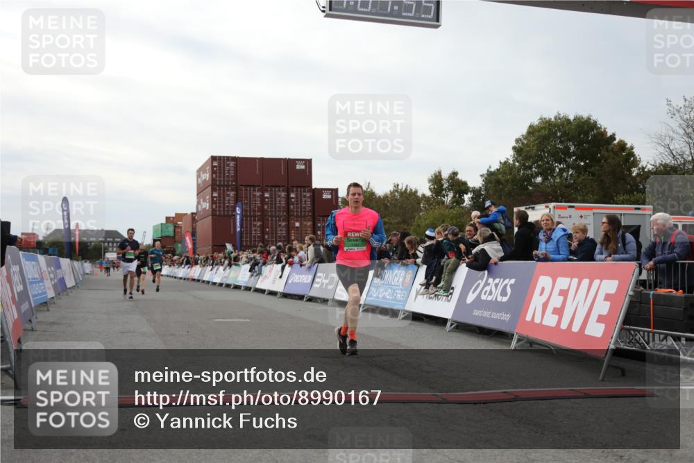 03.10.2025 - Köhlbrandbrückenlauf Yannick Fuchs http://msf.ph/oto/8990167 03.10.2025 16:01:53 Ziel 7204, 9145, 9192, 9324 meine-sportfotos.de