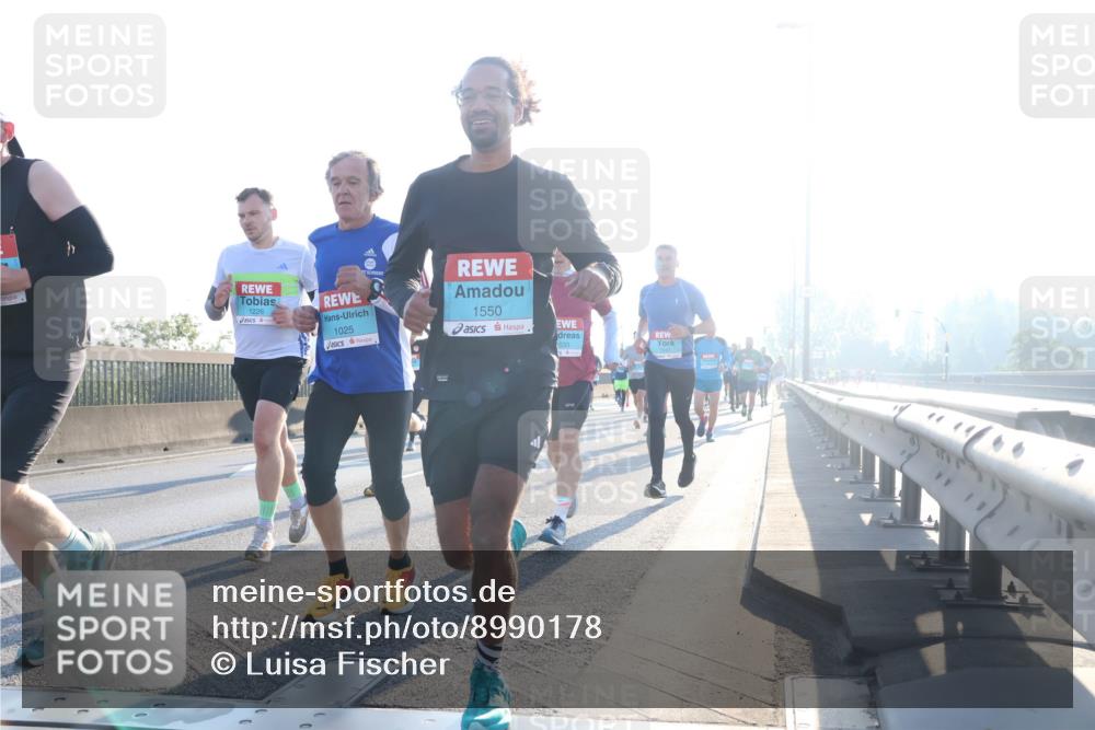 03.10.2025 - Köhlbrandbrückenlauf Luisa Fischer http://msf.ph/oto/8990178 03.10.2025 10:13:58 Position 3 1226, 1025, 1550, 033 meine-sportfotos.de