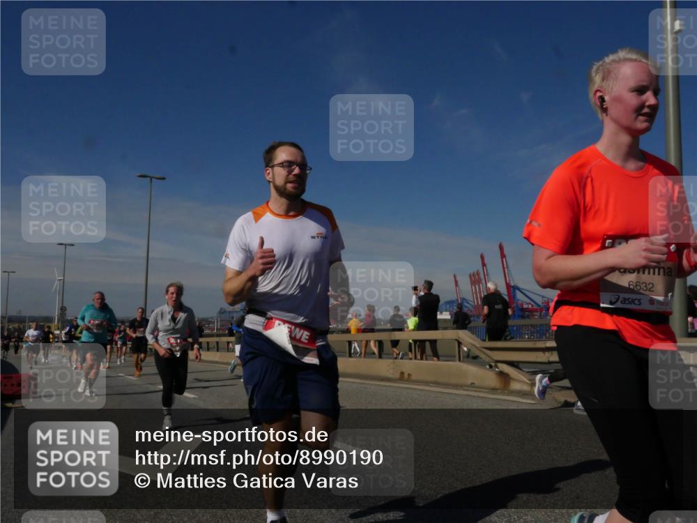 03.10.2025 - Köhlbrandbrückenlauf Matties Gatica Varas http://msf.ph/oto/8990190 03.10.2025 12:39:22 Position 2 6632 meine-sportfotos.de