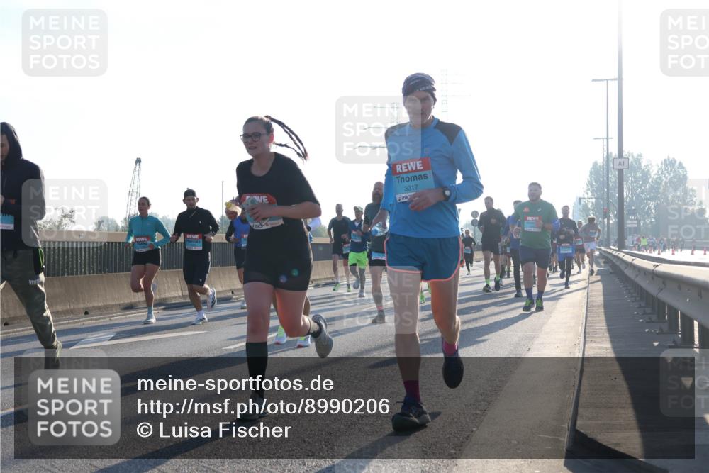 03.10.2025 - Köhlbrandbrückenlauf Luisa Fischer http://msf.ph/oto/8990206 03.10.2025 10:14:01 Position 3 3317, 1 meine-sportfotos.de
