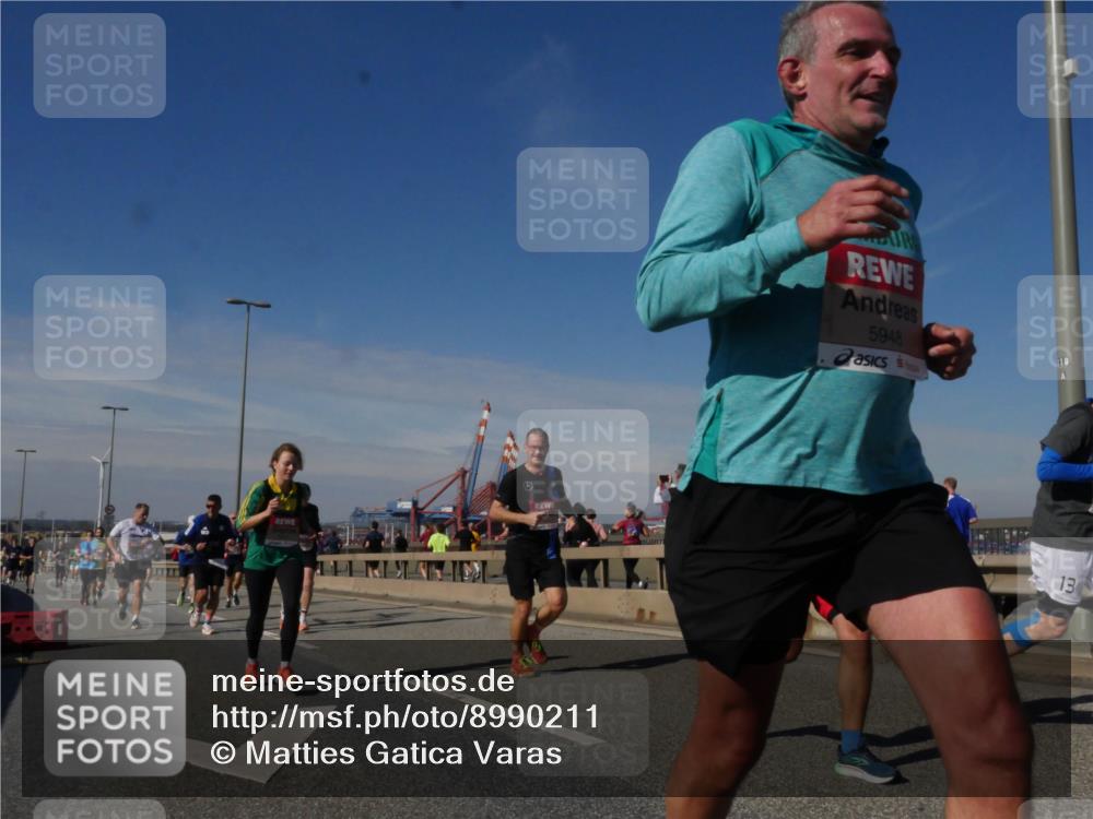 03.10.2025 - Köhlbrandbrückenlauf Matties Gatica Varas http://msf.ph/oto/8990211 03.10.2025 12:39:26 Position 2 5948, 118, 13 meine-sportfotos.de