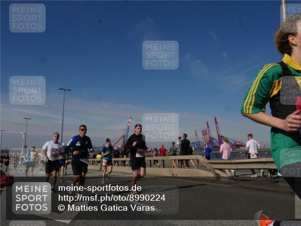 03.10.2025 - Köhlbrandbrückenlauf Matties Gatica Varas http://msf.ph/oto/8990224 03.10.2025 12:39:28 Position 2  meine-sportfotos.de